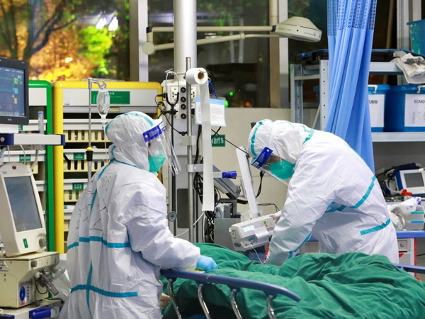 В больницах Франции от коронавируса скончались 5 тысяч человек