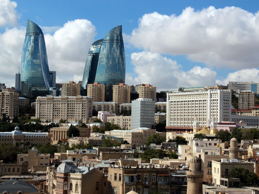В пятницу в Баку облачно и туман