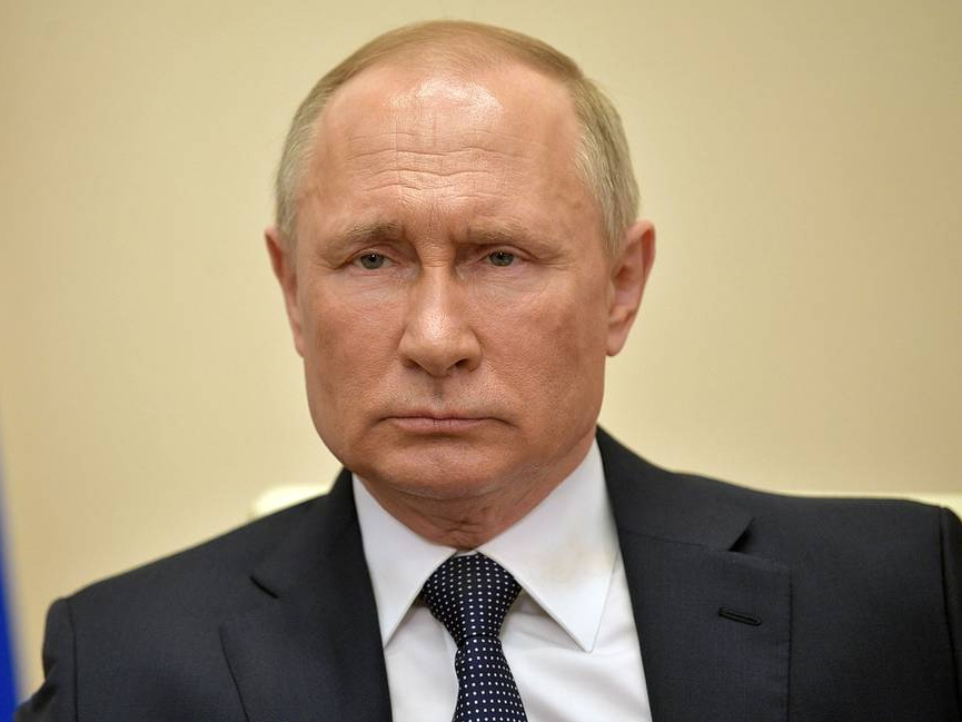 Путин объявил весь апрель нерабочим в России