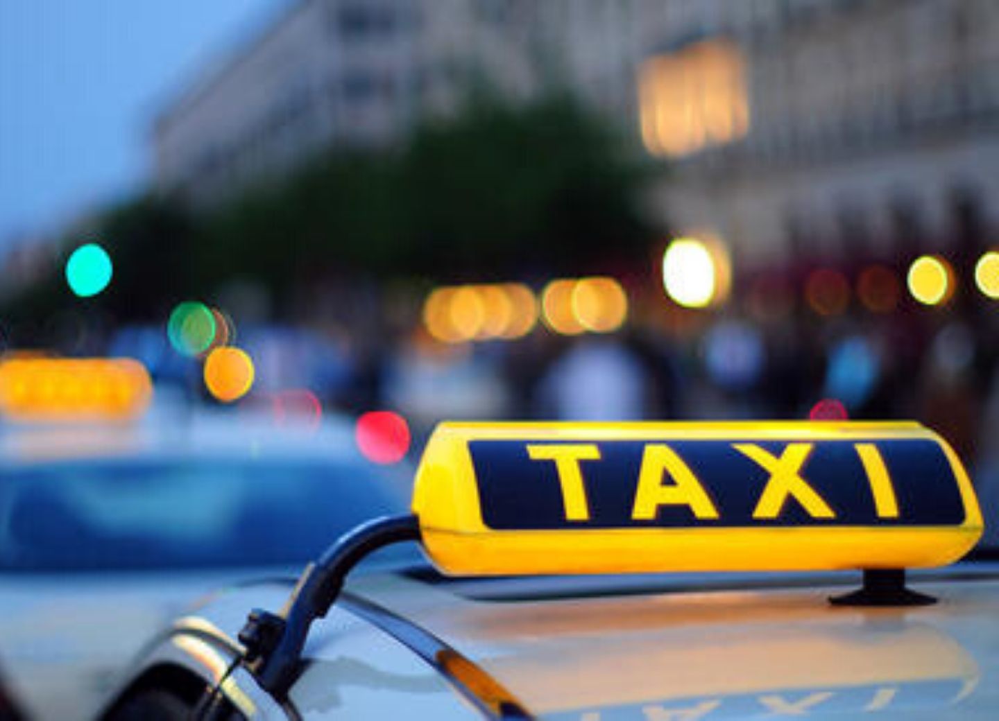 В период карантина в Азербайджане будут приостановлены услуги такси на личных автомобилях