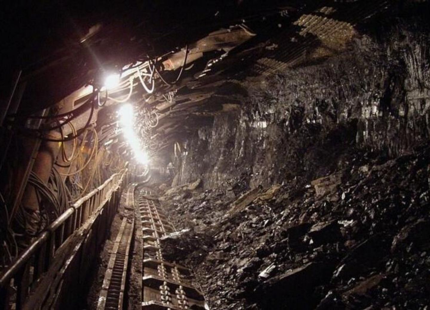 В Колумбии 11 человек погибли при взрыве шахты