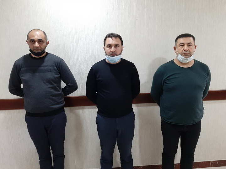 В Баку задержан торговец фальшивыми разрешениями на выход из дома и его клиенты – ФОТО