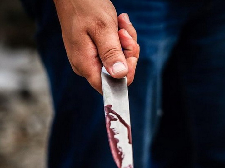 В Баку нарушитель карантина искромсал себя ножом, пытаясь скрыться