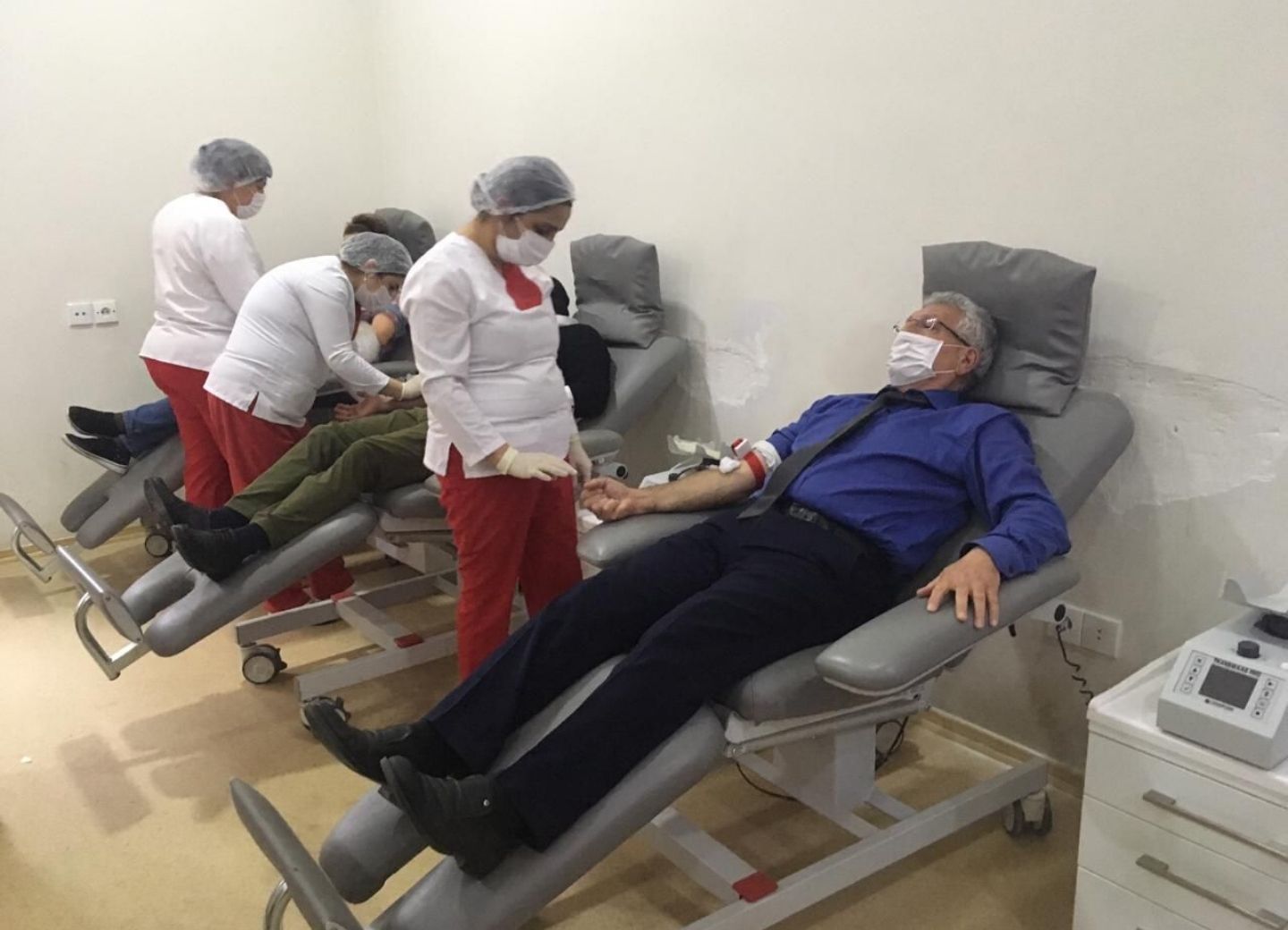 В Баку сотрудники Минэкологии и волонтеры сдали кровь для больных детей – ФОТО 