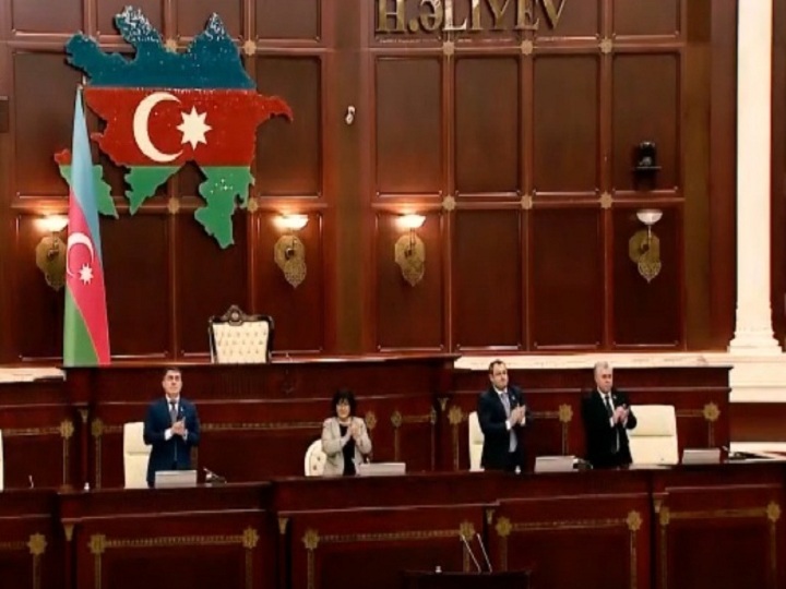#Bizbirlikdəgüclüyük: Milli Məclisdən həkim, polis və gömrük əməkdaşlarımıza minnətdarlıq – VİDEO