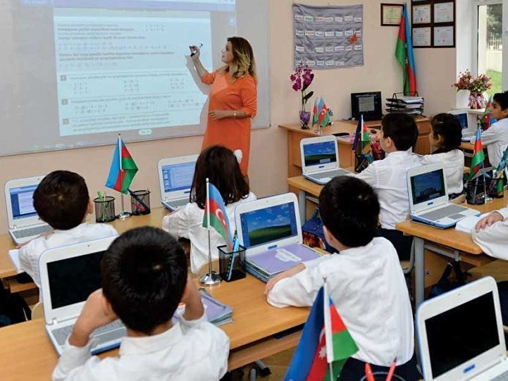 Занятия в школах и ВУЗах Азербайджана возобновятся 4 мая