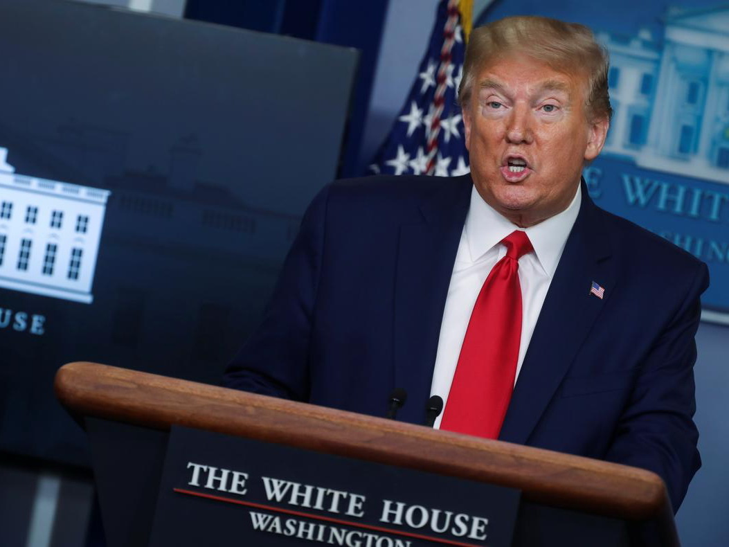 Трамп назвал рекордное падение цены на нефть «временной проблемой» – ВИДЕО