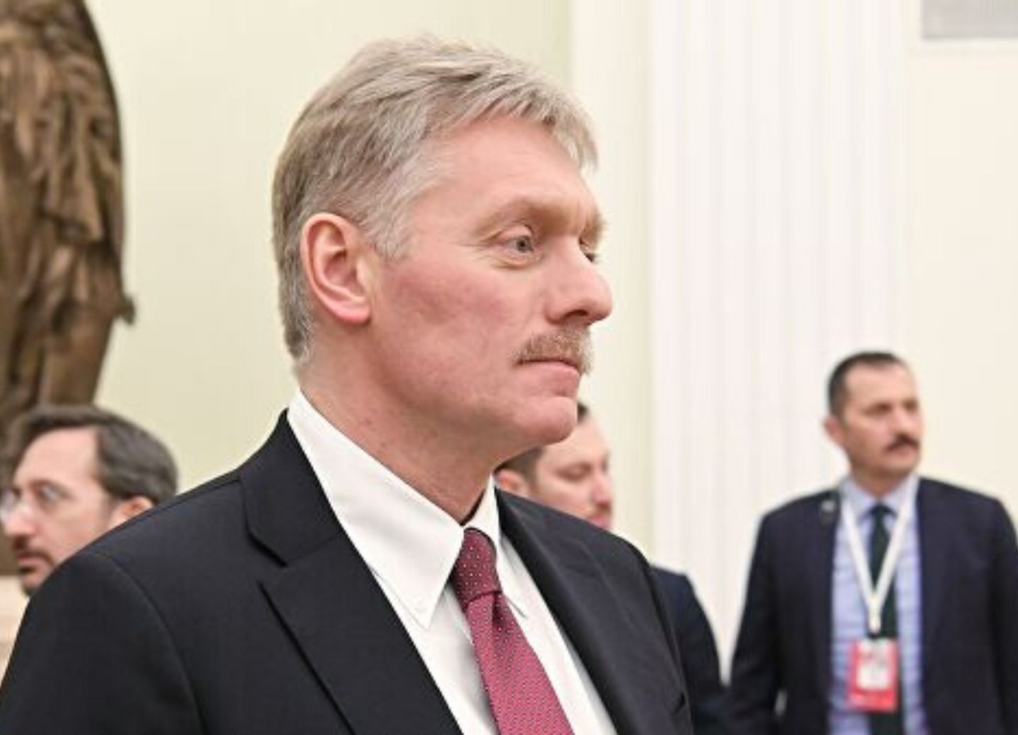 Песков: Путину придется еще какое-то время жить в условиях ограничений