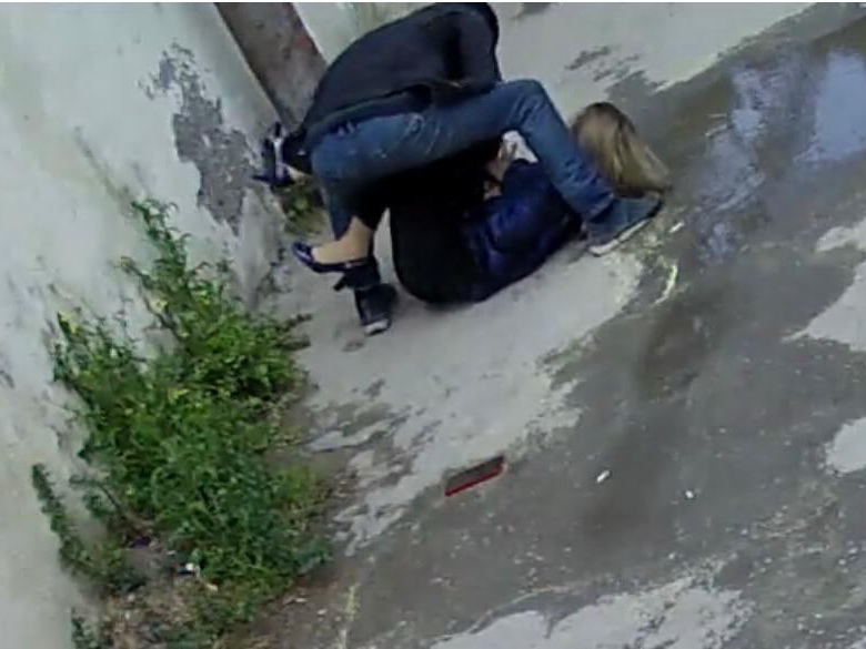 Жестокое нападение на женщину в Баку – ВИДЕО