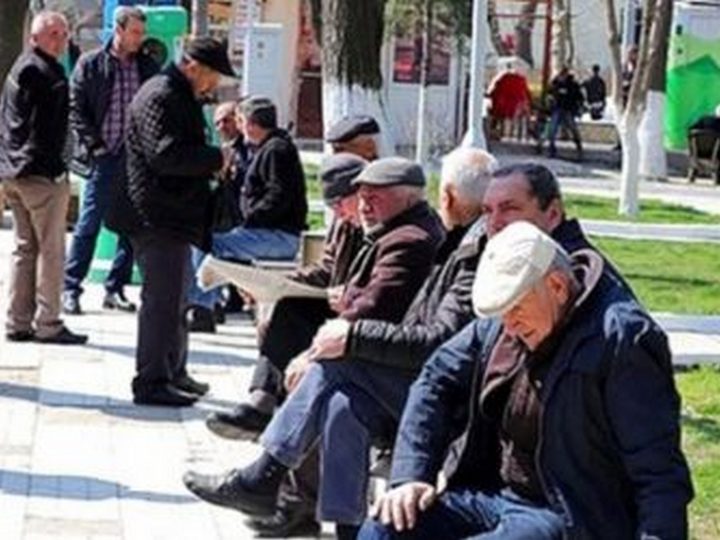 65 yaşdan yuxarı olanlarla bağlı məhdudiyyət götürülə bilər? - TƏBİB sədrindən açıqlama