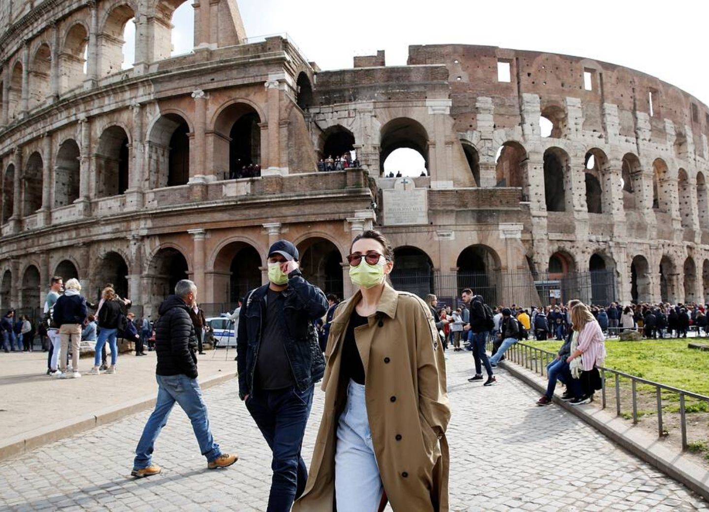 Группа туристов из италии. Ковид в Италии. Covid 19 Италия. Италия Колизей. Ковид в Италии 2020.