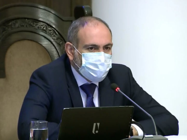 Пашинян проводит заседание кабмина в маске: «С коронавирусом наши дела плохи»