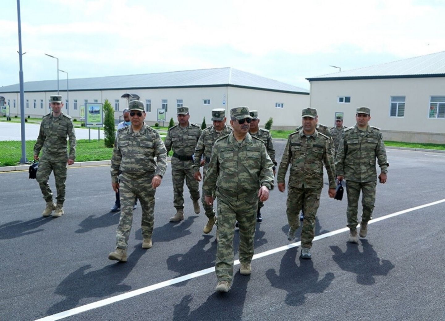 В прифронтовой зоне состоялось открытие новых воинских частей и проведен осмотр строящихся объектов - ФОТО