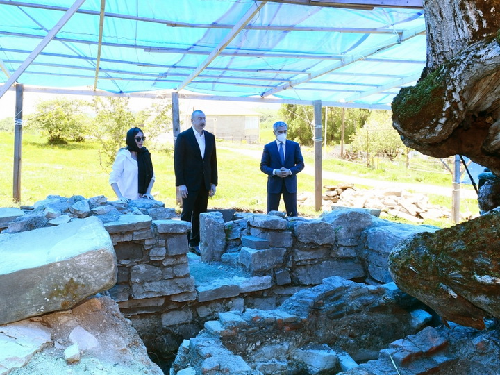 Ильхам Алиев ознакомился с работами по восстановлению и консервации в святыне Пир Омар Султан - ФОТО