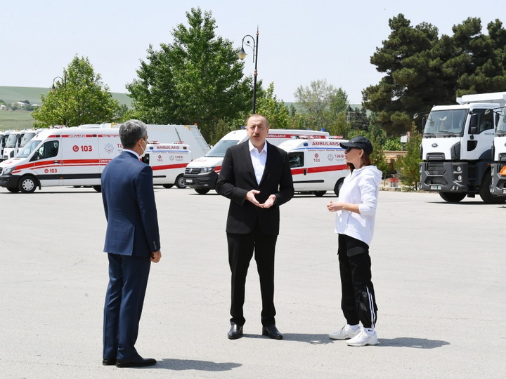 Ильхам Алиев отметил необходимость обновления транспортного парка всех городов Азербайджана