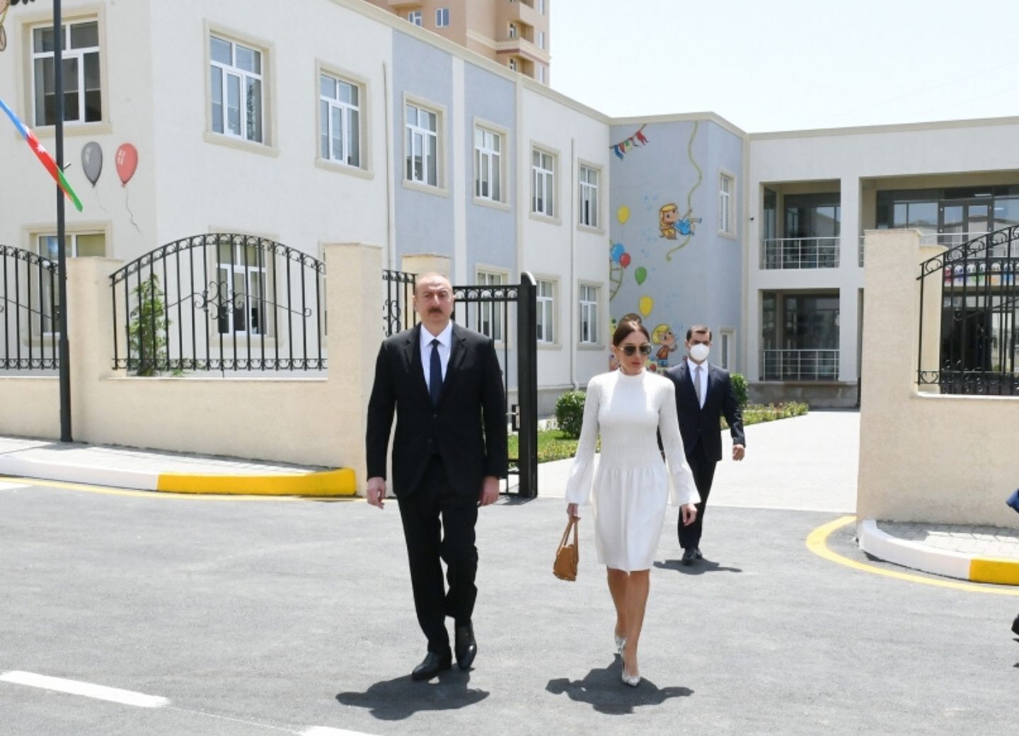 Ильхам Алиев принял участие в открытии жилого комплекса «Гобу Парк-3», возведенного для вынужденных переселенцев - ФОТО  