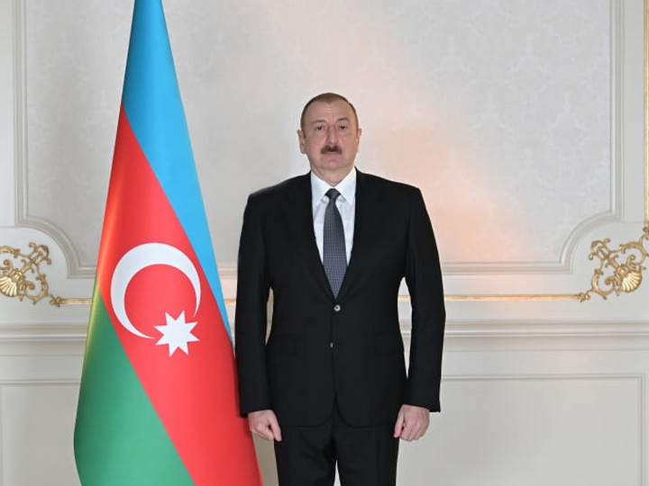 Президенту Ильхаму Алиеву продолжают поступать поздравления по случаю Дня Республики