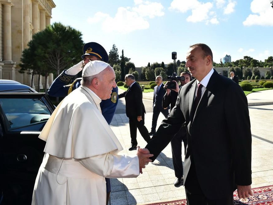 Папа Римский поздравил Президента Ильхама Алиева