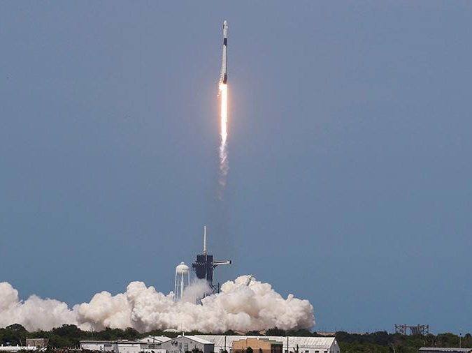Илон Маск со второй попытки запустил пилотируемый корабль к МКС - ВИДЕО