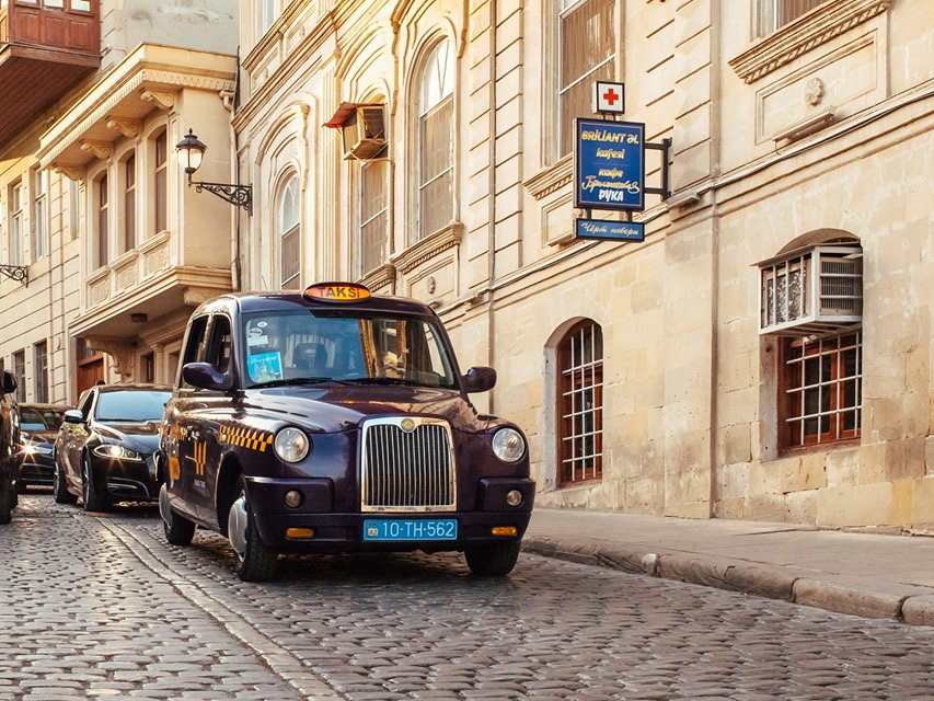 Такси в Азербайджане смогут заниматься междугородними перевозками