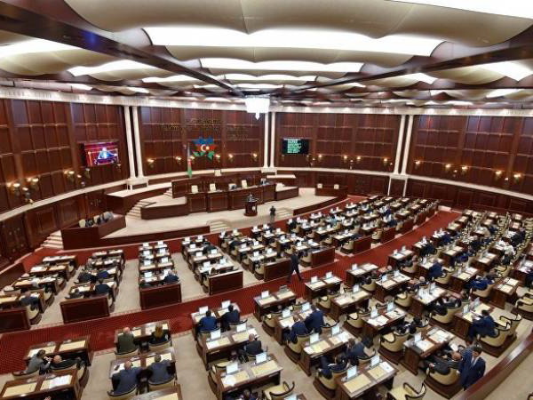 В парламенте Азербайджана предложили разработать закон о соцсетях