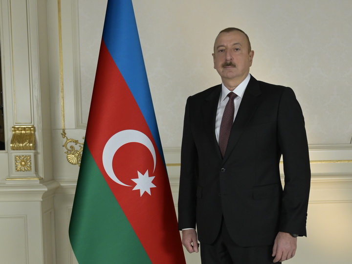 Ильхам Алиев наградил работников гражданской авиации