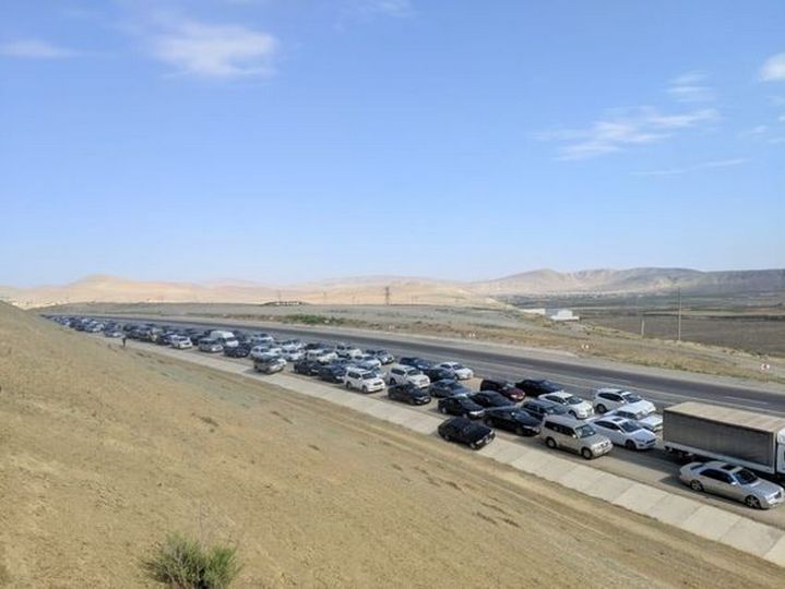 Bakının giriş və çıxışlarında yaranan tıxaclarla bağlı araşdırma başladı - RƏSMİ