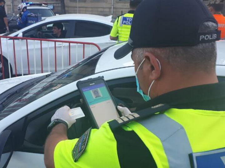 Новшество: На карантинных постах документы водителей быстро проверяет спецтехника - ВИДЕО