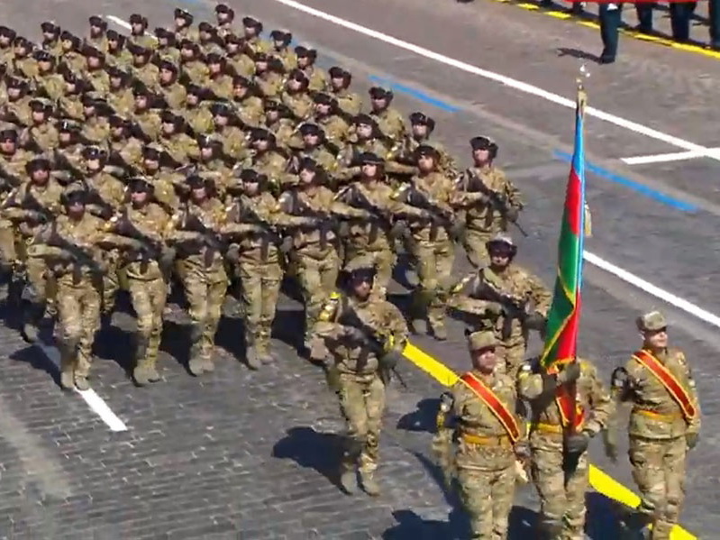 Азербайджанские военнослужащие приняли участие в военном параде в Москве - ФОТО