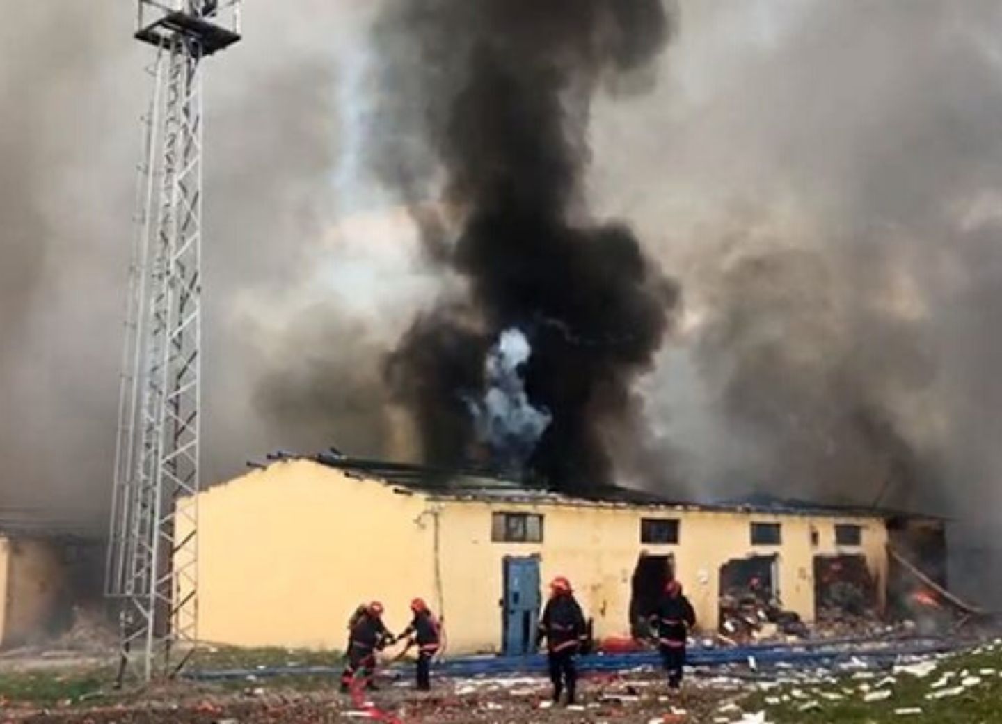 При взрыве на фабрике фейерверков в Турции погибли два человека - ФОТО - ОБНОВЛЕНО 