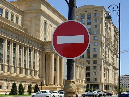 Эта улица в центре Баку стала односторонней – ФОТО – ВИДЕО