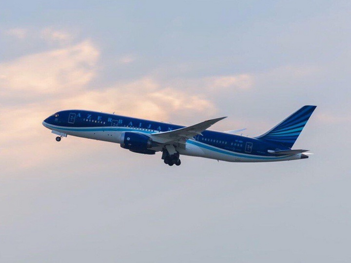 AZAL открывает продажу на специальные рейсы Баку-Лондон-Баку