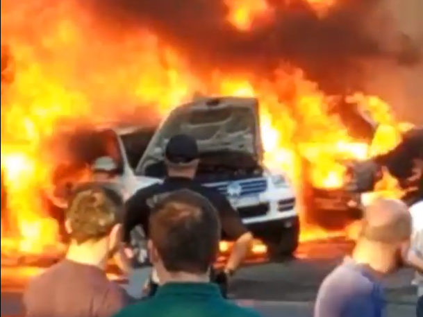 В Баку сгорели два автомобиля – ВИДЕО
