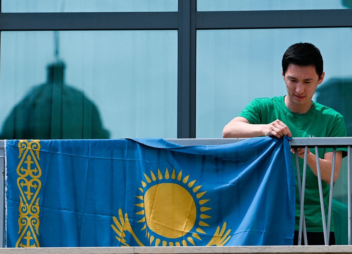 Казахстан объявил траур по жертвам COVID-19 