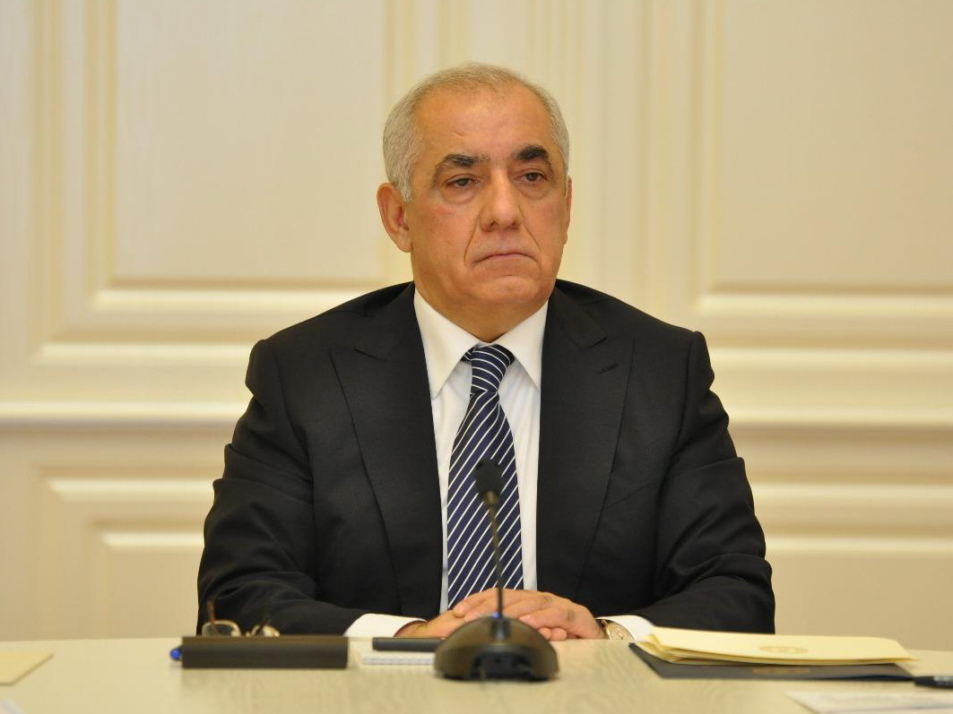 Премьер-министр Азербайджана направил запрос в Конституционный суд относительно трех закрытых банков