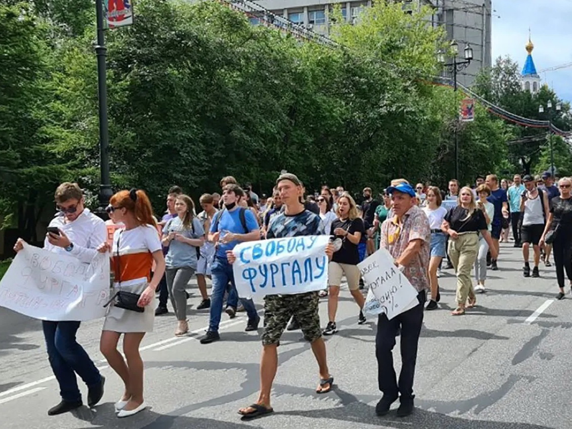 В Хабаровске задержаны несколько участников акции в поддержку губернатора Сергея Фургала – ФОТО - ВИДЕО