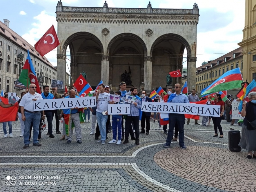 Очередная массовая акция в поддержку азербайджанского народа и армии прошла в Мюнхене - ФОТО