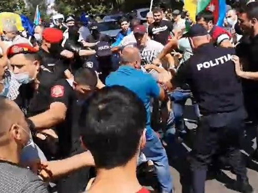 Провокация в Кишиневе: армяне напали на азербайджанцев – ФОТО
