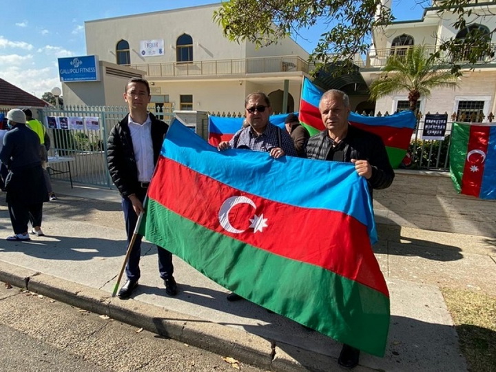 Азербайджанцы Сиднея провели мирную акцию протеста против провокации Армении - ФОТО