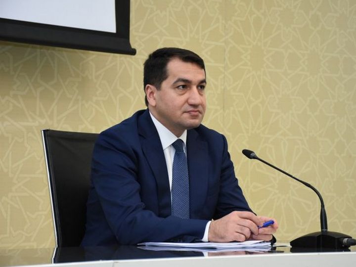Хикмет Гаджиев: Армения обстреливает позиции Азербайджанской армии баллистическими и реактивными ракетами