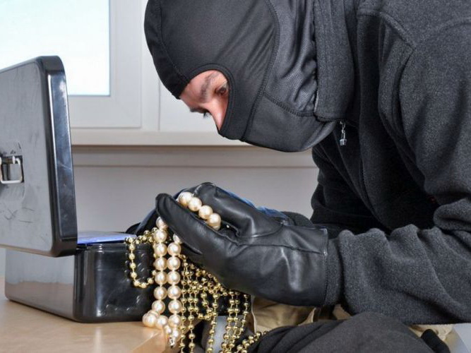 В Баку из дома украдены драгоценности на сумму 1 млн манатов