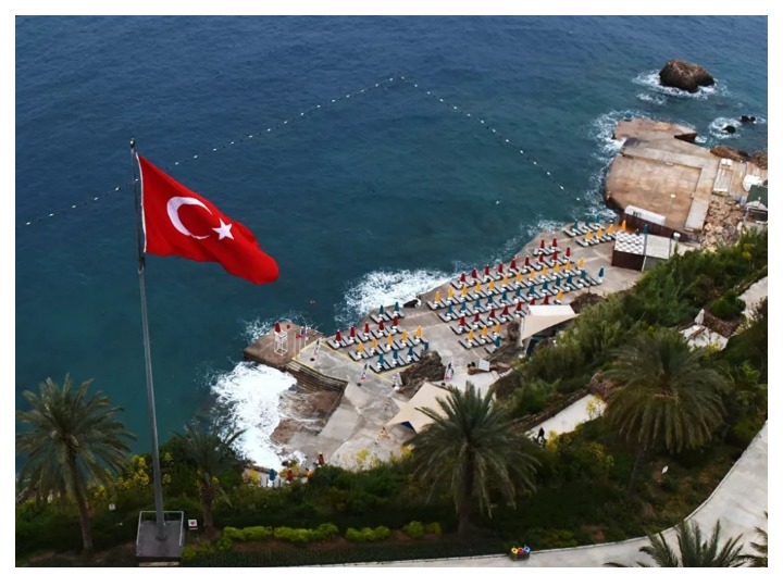 В Турции прокомментировали сообщения о вспышке коронавирусной инфекции на курортах