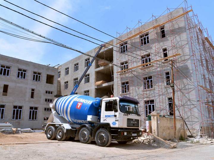 Paytaxtda yeni məktəb binaları inşa olunur - FOTO