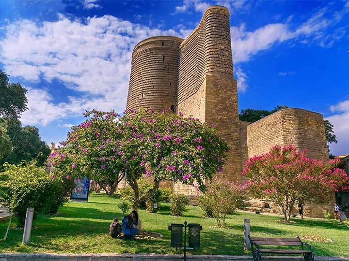 Bakıda 34 dərəcə isti olacaq, bəzi rayonlarda yağış yağacaq