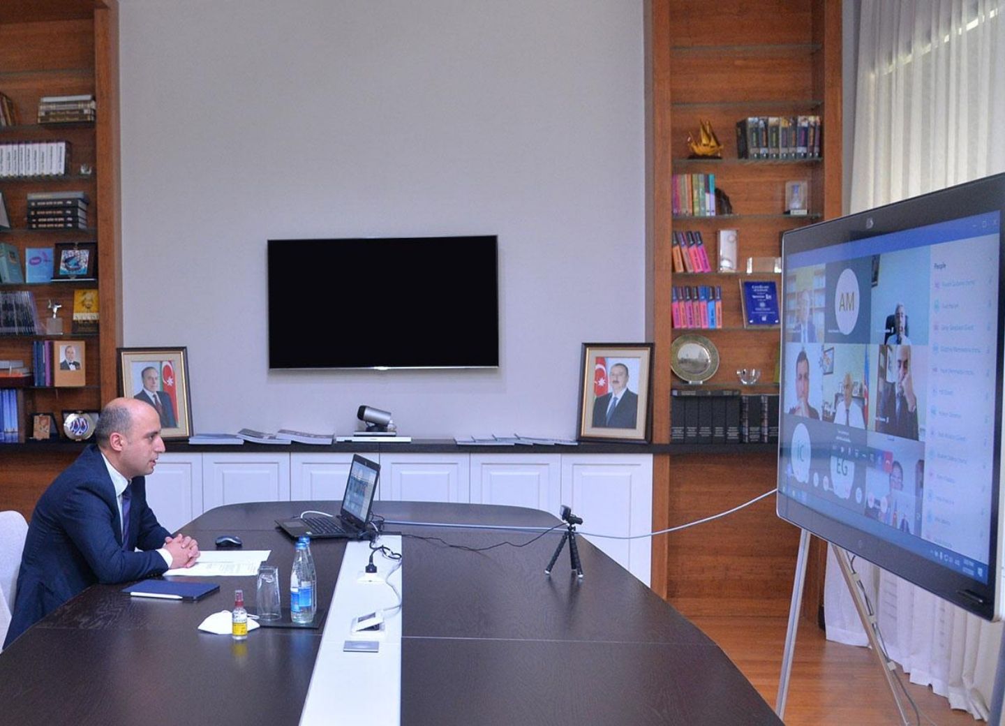 Министр образования провел видеовстречу с руководителями вузов - ФОТО