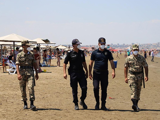 Полиция Баку патрулирует пляжи – ФОТО