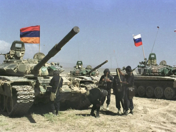 Россия отправила очередную партию оружия Армении, МИД Азербайджана должен выразить протест