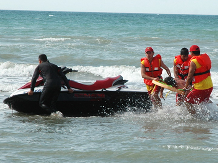 МЧС: Семь человек спасены, один утонул