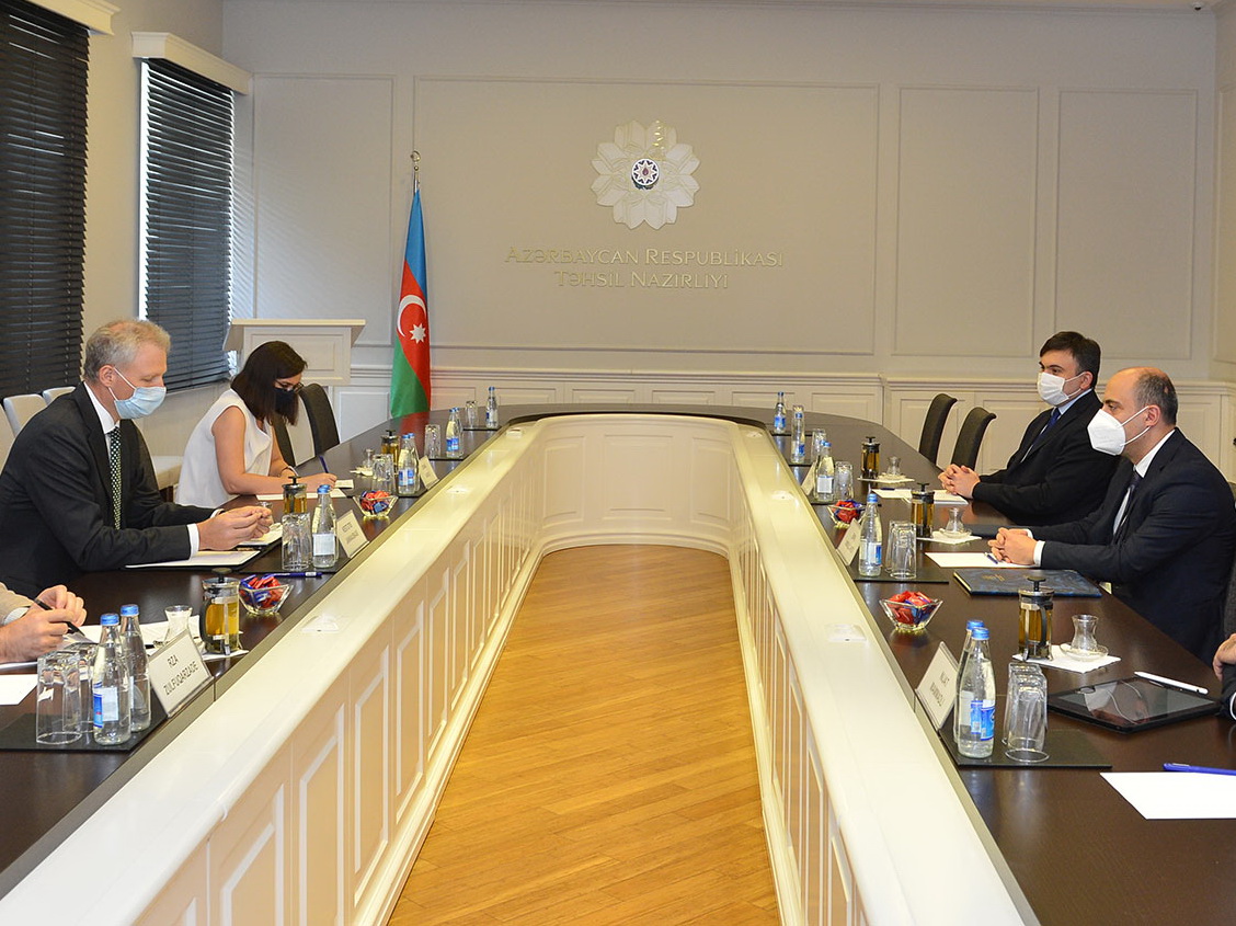 Министр образования встретился с главой делегации ЕС в Азербайджане - ФОТО