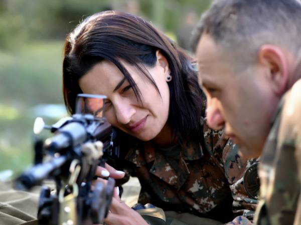 Жена Пашиняна организовала курсы по стрельбе в азербайджанцев